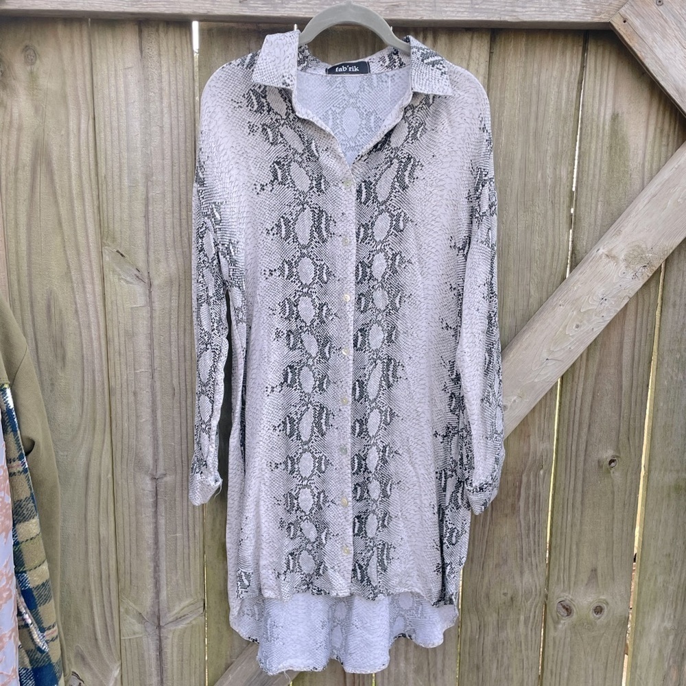 Fabrik Boho Snakeskin Printed Duster Length Button Down Tunic Shirt Dress